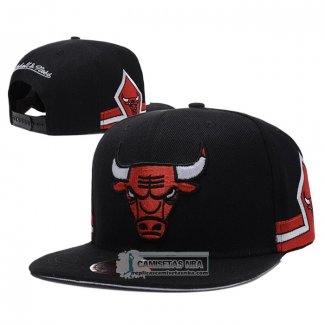 Gorra Chicago Bulls Adjustable Mitchell & Ness Rojo Negro