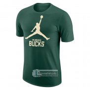 Camiseta Manga Corta Milwaukee Bucks Essential Jumpman Verde