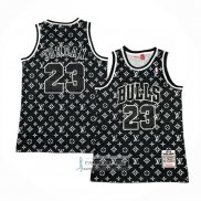 Camiseta Chicago Bulls x LV Michael Jordan NO 23 Mitchell & Ness 1997-98 Negro