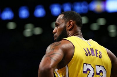 LeBron quiere volver；Camisetas NBA Los Angeles Lakers y Nets